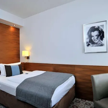 Hotell Golden Tulip Hamburg Berlin