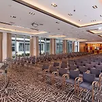 Golden Tulip Hamburg 4*