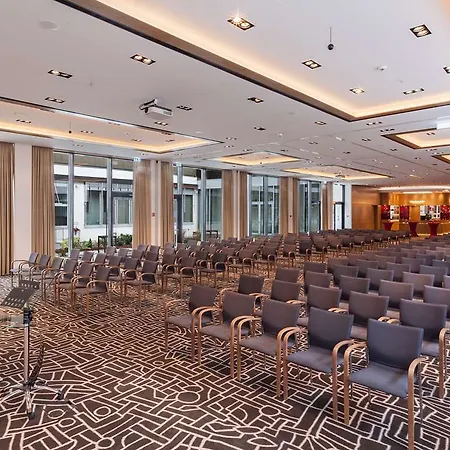 Golden Tulip Hamburg 4*