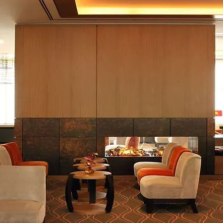 Golden Tulip Hamburg מלון