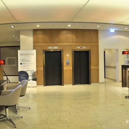 מלון Golden Tulip Hamburg 4*