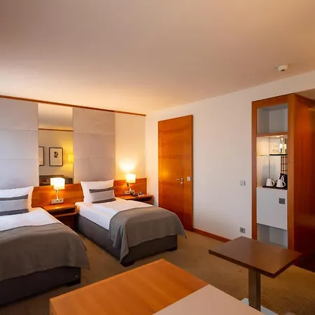 Golden Tulip Hamburg מלון 4*