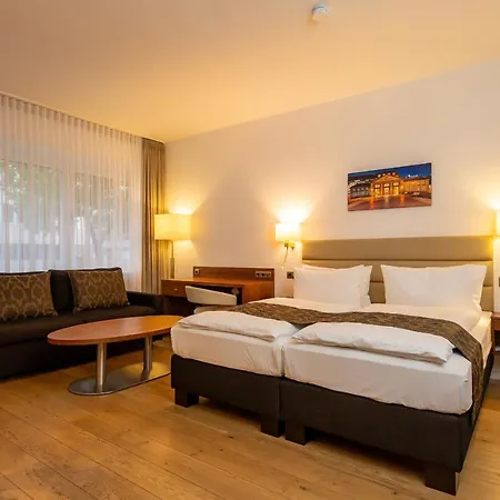 Golden Tulip Hamburg מלון