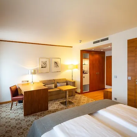 Golden Tulip Hamburg מלון 4*