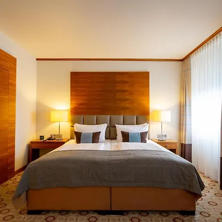 Golden Tulip Hamburg מלון